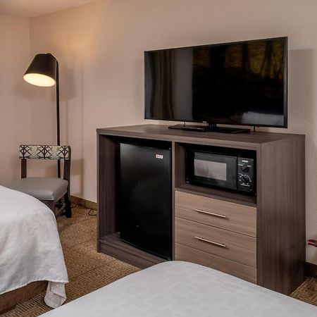 Готель Clarion Pointe Беклі Номер фото